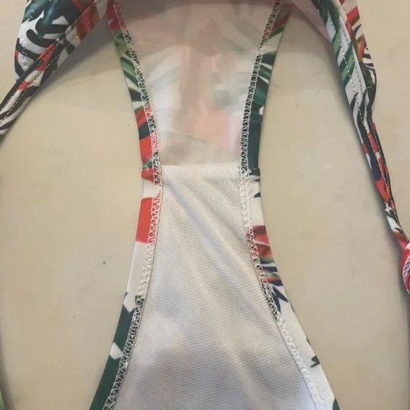 Floral Bikini - Picture 6 of 7